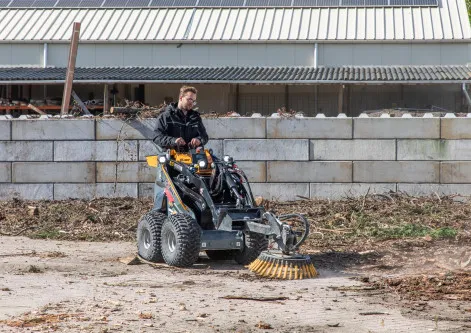 Giant GS900E med redskab – producentfoto 1